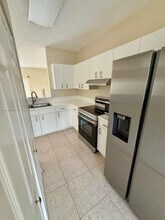 16111 Emerald Cove Rd in Weston, FL - Building Photo - Building Photo