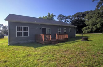 4203 Country Club Rd in Morehead City, NC - Building Photo - Building Photo