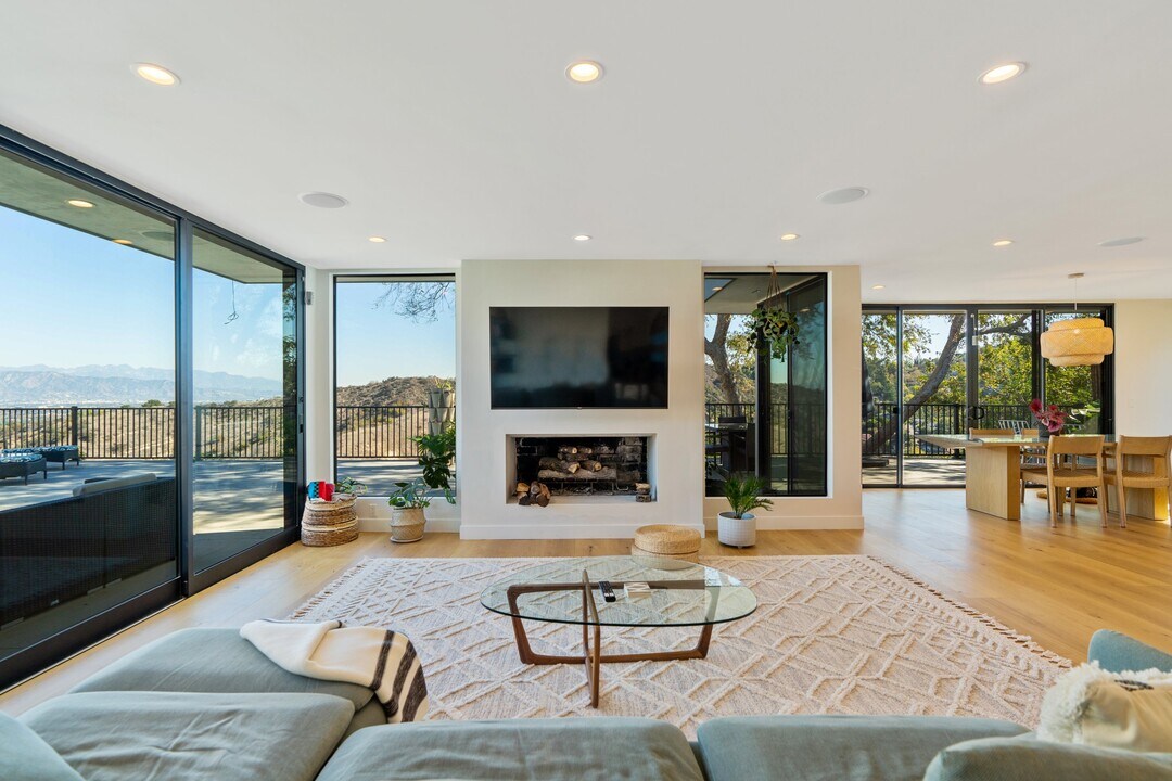 3632 Beverly Ridge Dr in Sherman Oaks, CA - Building Photo