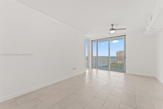 2150 N Bayshore Dr, Unit 1604 in Miami, FL - Building Photo - Building Photo