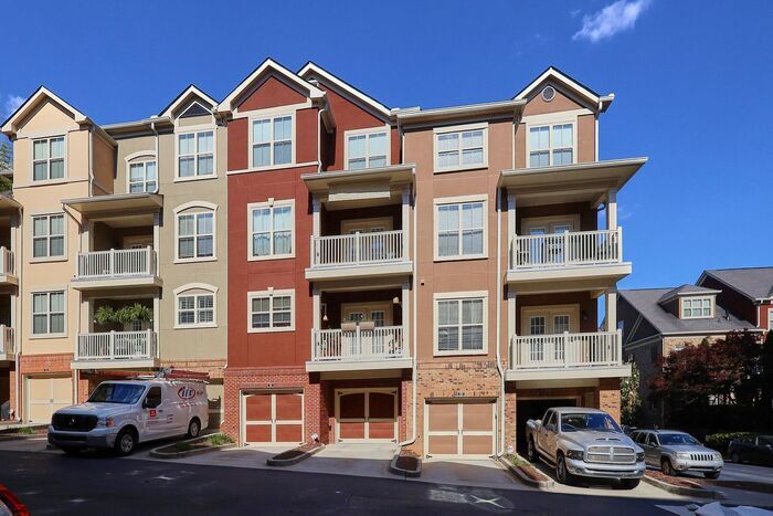 541 Perimeter Walk in Dunwoody, GA - Building Photo