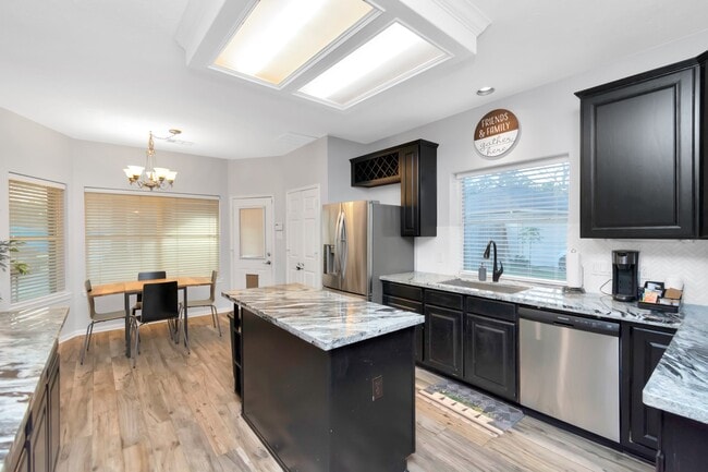 10007 Hickory Trail Ln