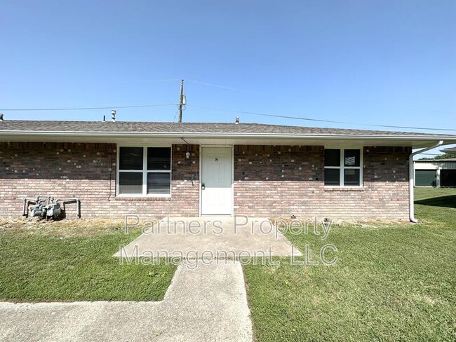 107 Pine Ave in Gentry, AR - Building Photo - Building Photo