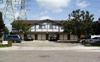 13832-13842 Iowa St in Westminster, CA - Building Photo - Building Photo