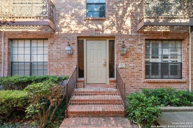 7815 Broadway in San Antonio, TX - Building Photo - Building Photo