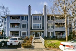 1909 Tanglewood Ct in Helmetta, NJ - Building Photo
