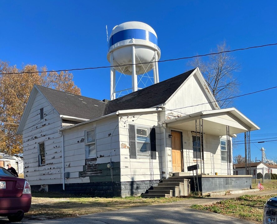 212 E Lincoln St in Harrisburg, IL - Building Photo