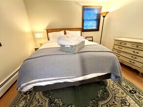 215 Macktown Rd in Windsor, CT - Foto de edificio - Building Photo