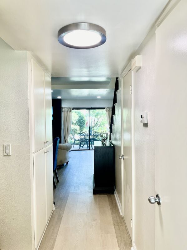 5720 Owensmouth Ave in Los Angeles, CA - Building Photo - Building Photo
