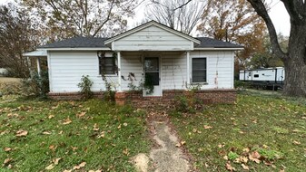 113 Crawford St in Gilmer, TX - Building Photo