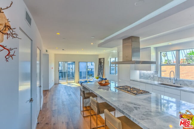 947 4th St, Unit C in Santa Monica, CA - Foto de edificio - Building Photo