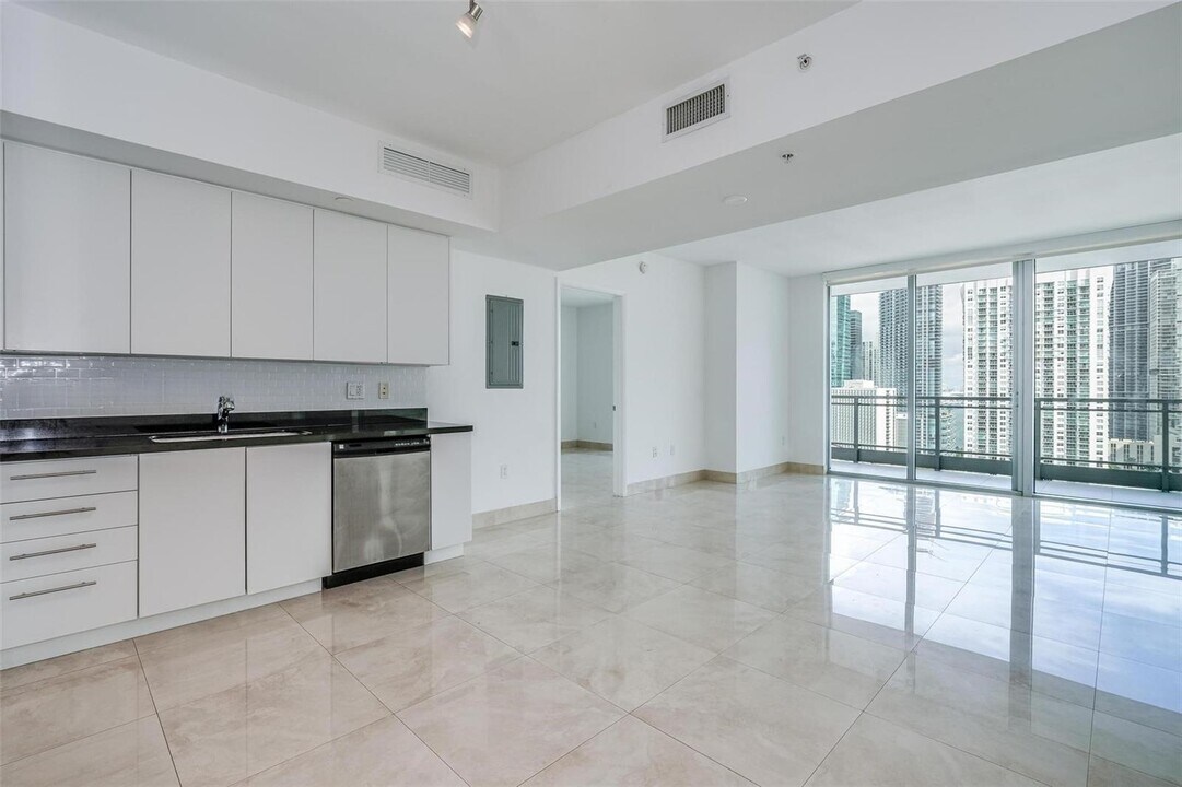 92 SW 3rd St, Unit 2712 in Miami, FL - Building Photo