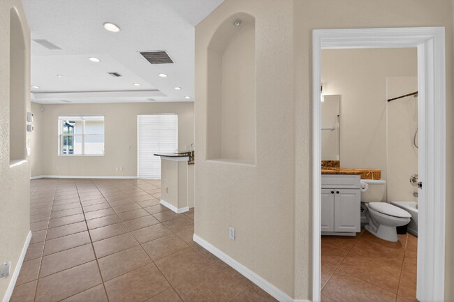 118 Padova Way in Nokomis, FL - Foto de edificio - Building Photo