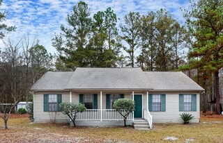 225 Palomino Dr in Guyton, GA - Building Photo