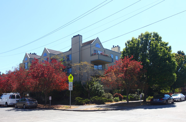 Alki Place Apartments in Seattle, WA - Building Photo - Building Photo