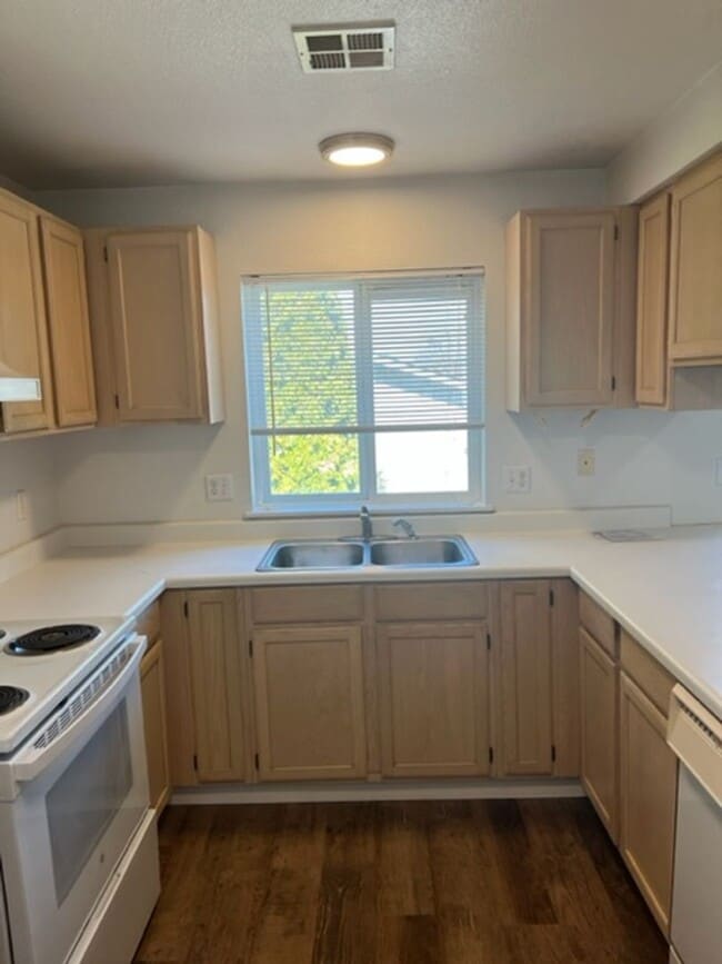 3044 Sheraton Ct in Medford, OR - Building Photo - Building Photo