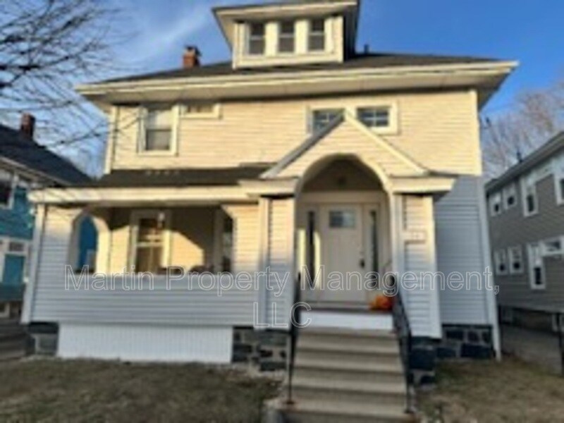 24 Cushing St in Medford, MA - Building Photo