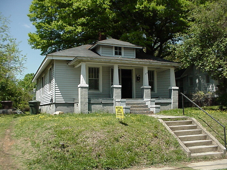 916 Dillard St in Greensboro, NC - Building Photo