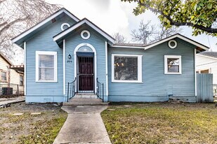 206 Hoover Ave in San Antonio, TX - Building Photo