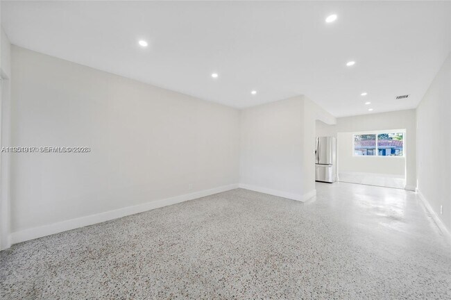 11020 NE 10th Ave in Biscayne Park, FL - Building Photo - Building Photo