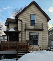 1011 E Grand Ave in Eau Claire, WI - Building Photo