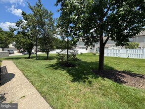 807 Kirby Way in Mount Laurel, NJ - Building Photo - Building Photo