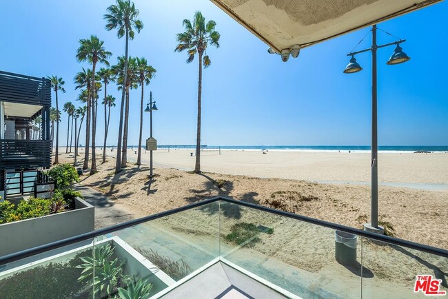 2319 Ocean Front Walk in Los Angeles, CA - Building Photo - Building Photo