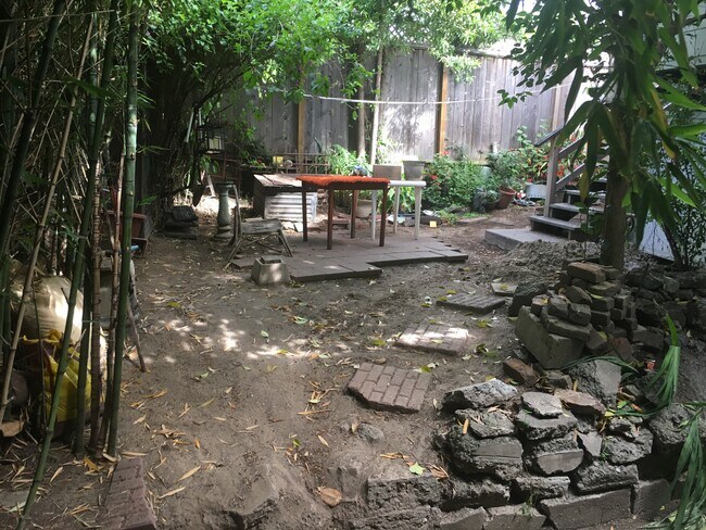 30 Yosemite Ave in Oakland, CA - Building Photo - Building Photo