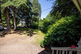7548 SW 35th Ave in Portland, OR - Building Photo - Building Photo