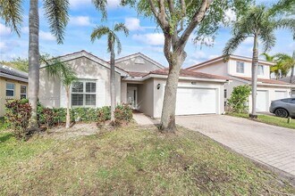 4945 SW 34th Terrace in Fort Lauderdale, FL - Building Photo - Building Photo