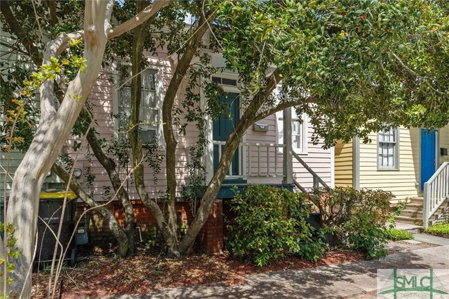 property at 526 E Charlton St