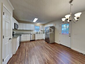 1535 Reynolds Forest Dr in Winston-Salem, NC - Building Photo - Building Photo