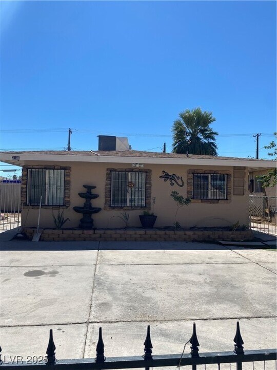 2106 Marlin Ave in Las Vegas, NV - Building Photo