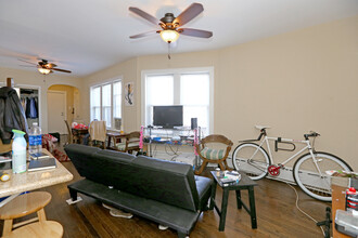 3811 N Western Ave-Unit -2R in Chicago, IL - Building Photo - Building Photo