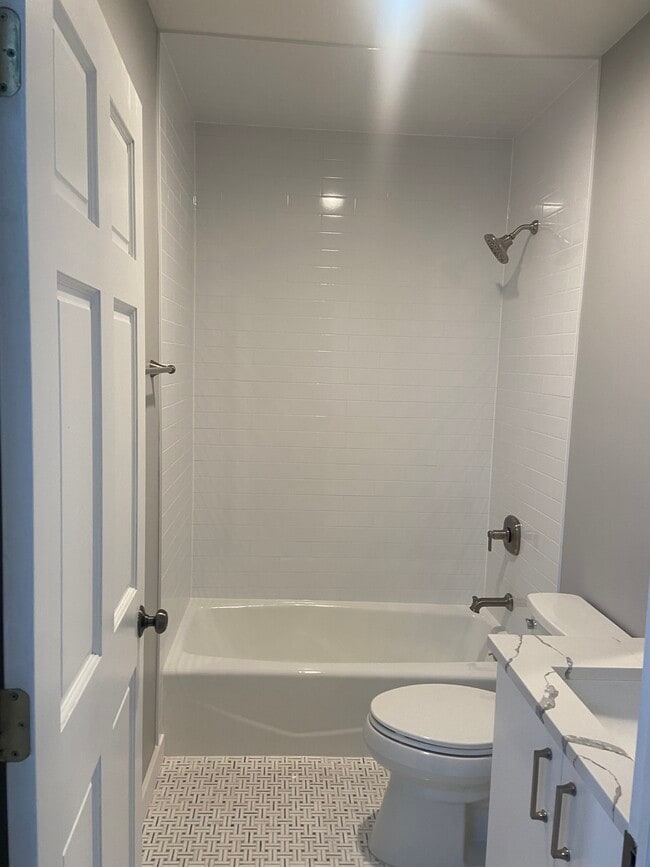 1920 N Oakley Ave, Unit 2R in Chicago, IL - Building Photo - Building Photo