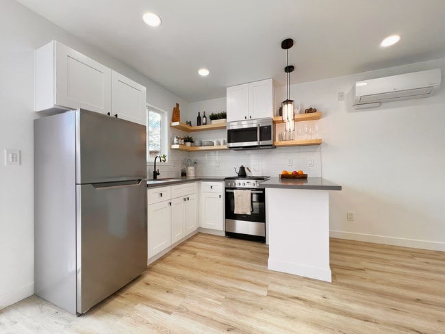 5903 Glenfinnan Ave, Unit ADU in Azusa, CA - Foto de edificio - Building Photo
