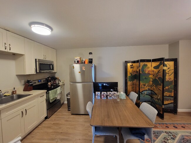 515 Kawainui St, Unit D in Kailua, HI - Building Photo - Building Photo