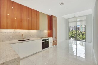 2655 S Bayshore Dr in Miami, FL - Building Photo - Building Photo