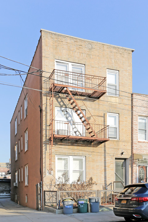 23-84 24th St in Astoria, NY - Building Photo