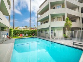 1815 N. Harvard Blvd in Los Angeles, CA - Building Photo