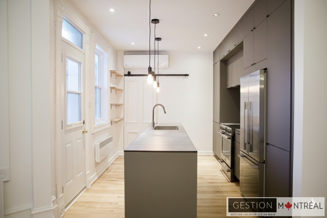 1695 Fullum Rue in Montréal, QC - Building Photo