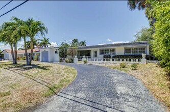 2041 Coral Reef Dr in Pompano Beach, FL - Foto de edificio - Building Photo