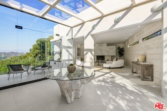 8896 Lookout Mountain Ave in Los Angeles, CA - Building Photo - Building Photo