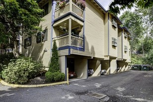 Bear Creek Villas Apartments in Redmond, WA - Foto de edificio - Building Photo