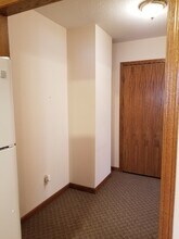 503 W Kansas St, Unit 4 in Pittsburg, KS - Foto de edificio - Building Photo