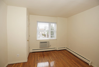 Maple Crest Apartments at Williston Park in Williston Park, NY - Building Photo - Interior Photo