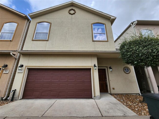 property at 910 McKinney Park Ln