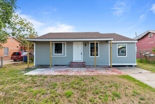 1725 Whittier Dr in Corpus Christi, TX - Building Photo