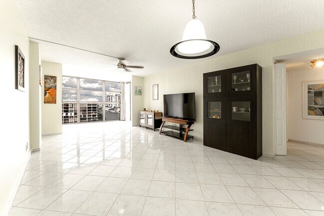 property at 400 Leslie Dr