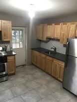 209 Tibbetts Rd, Unit 1st floor in Yonkers, NY - Building Photo